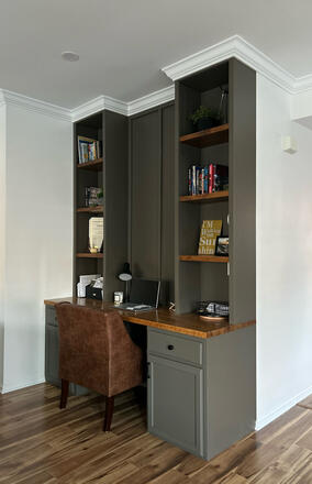 Bookshelf built in